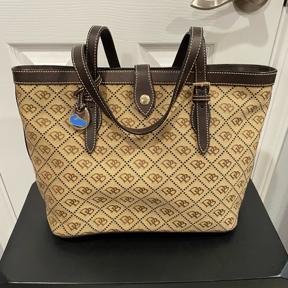 Dooney and Bourke classic tote